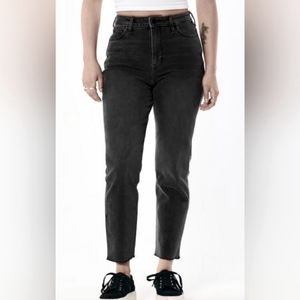 NWT Hollister Ultra High Rise Mom Jean Vintage Stretch Black 28×29 7L Raw Hem